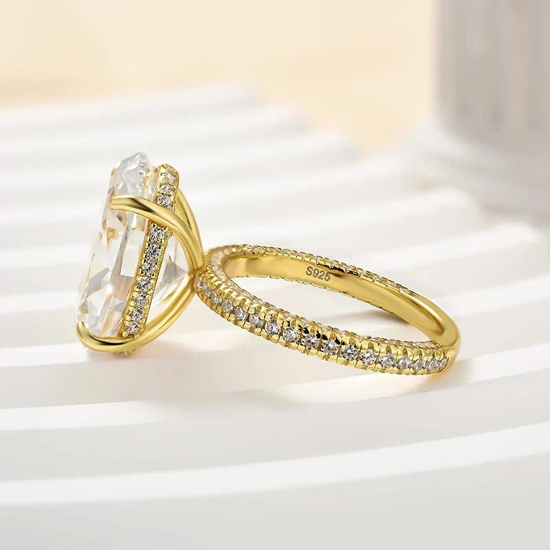 Oval Cut Exclusive Diamond Engagement Ring