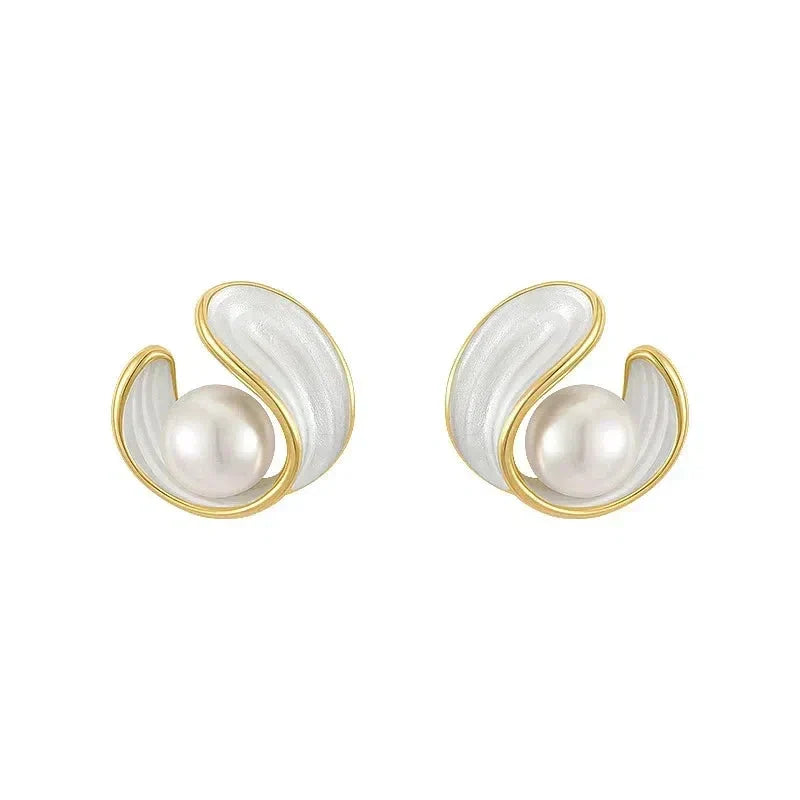 Luxurious Earrings with White Opal and Pearl in Gold