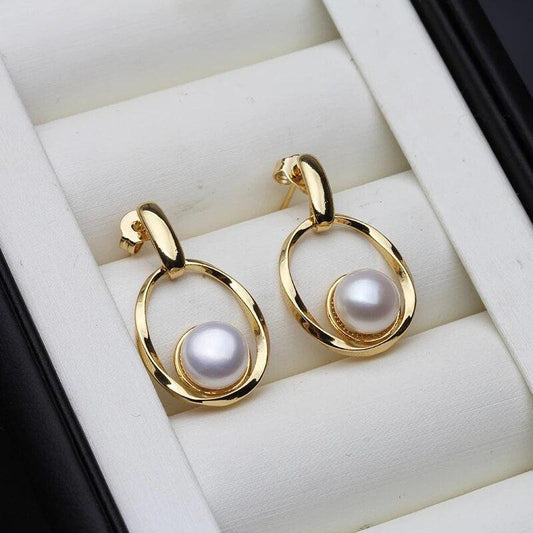 Elegant Earrings Made of Gold and Pearls