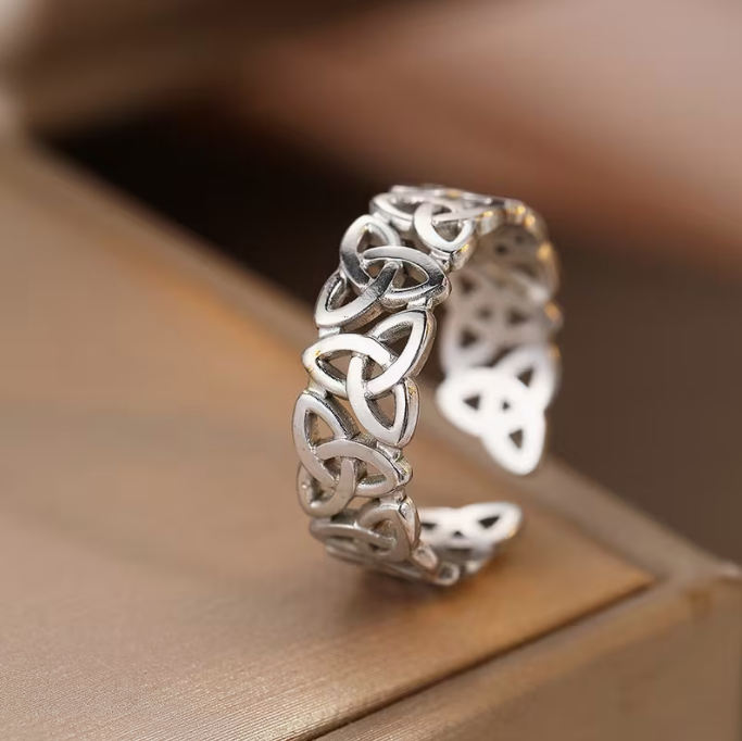 Heritage Knotwork Harmony Ring